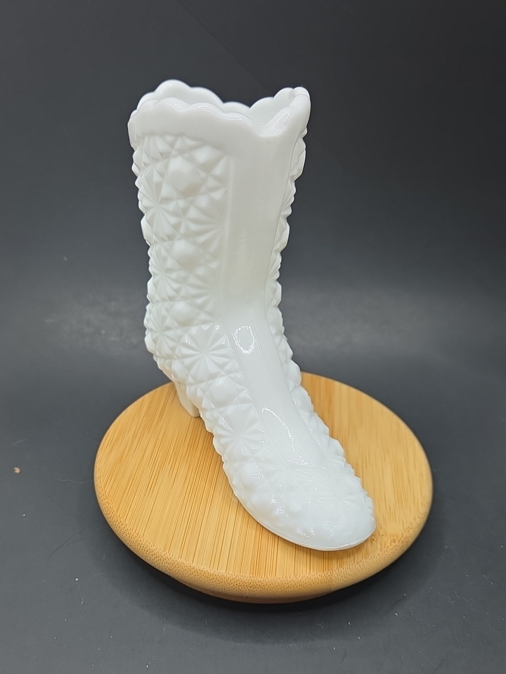 Fenton Milk Glass Daisy And Button Boot Figurine